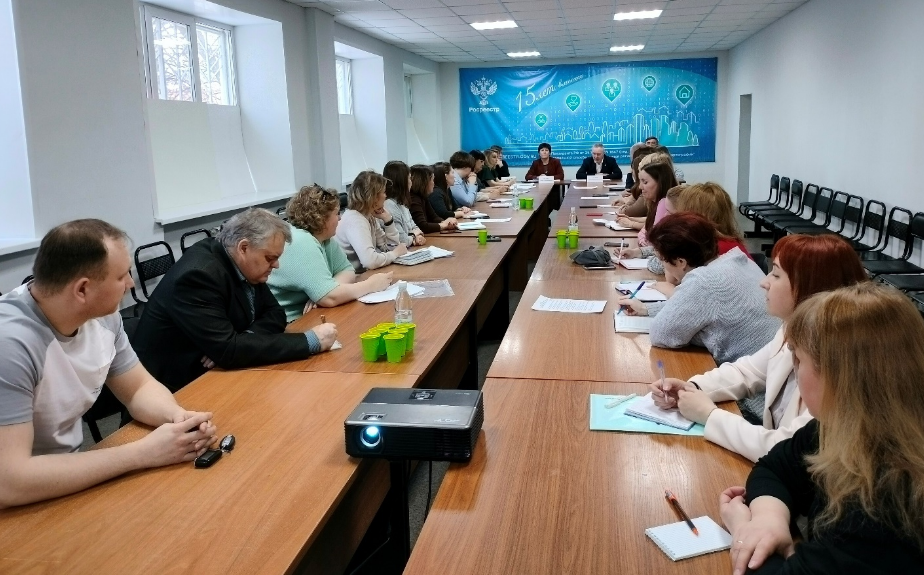 В Управлении Росреестра по Вологодской области состоялась рабочая встреча с кадастровыми инженерами.